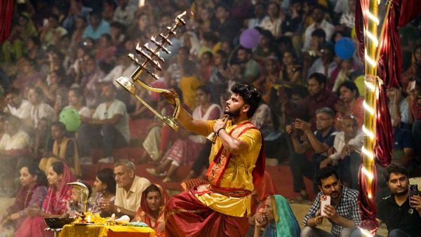 মহাকুম্ভের ঘটনা থেকে শিক্ষা, বারাণসীর ঘাটে গঙ্গা আরতি বন্ধ আগামী ৫ ফেব্রুয়ারি পর্যন্ত