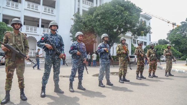 ‘আমরা যে নৈরাজ্য দেখছি, তা আমাদের নিজেদের সৃষ্টি’, বাংলাদেশের পরিস্থিতি নিয়ে চিন্তিত খোদ সেনাপ্রধান!