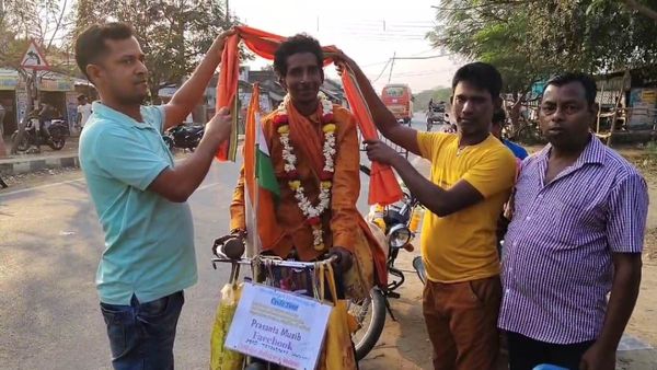 ২২ দিনের সফর! সাইকেল চালিয়েই মহাকুম্ভ ঘুরে বাড়ি ফিরলেন বাঁকুড়ার প্রশান্ত