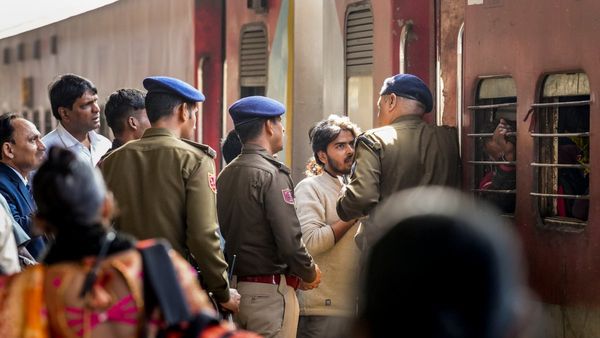 দিল্লির ঘটনার পর আরও সক্রিয় রেল! AI এর সাহায্য এবার নেওয়া হবে ভিড় নিয়ন্ত্রণে