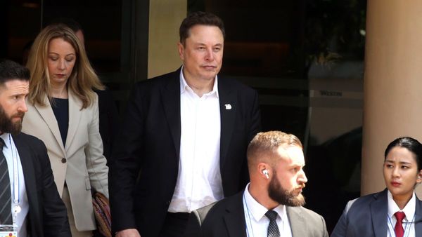 ফের সন্তান বিতর্কে শিরোনামে ইলন মাস্ক, ইনফ্লুয়েন্সার অ্যাশলে জন্ম দিয়েছেন তাঁর ১৩তম সন্তানকে!