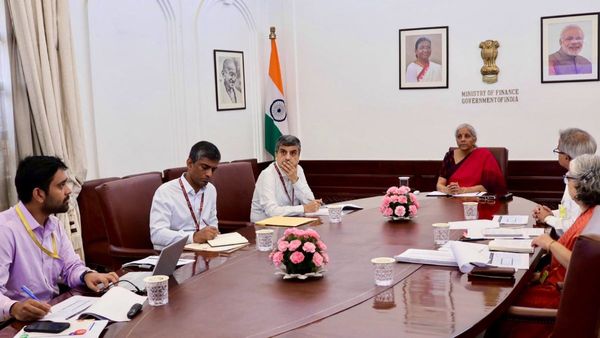 কেন্দ্রীয় অর্থ মন্ত্রকের নয়া সিদ্ধান্ত, মন্ত্রকের কর্মীরা আর কোথাও ব্যবহার করতে পারবেন না ChatGPT, DeepSeek