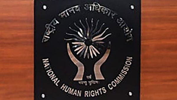 অ্যাসিড হামলার ঘটনায় তৎপর জাতীয় মানবাধিকার কমিশন, এবার বাংলা থেকে চাওয়া হল রিপোর্ট