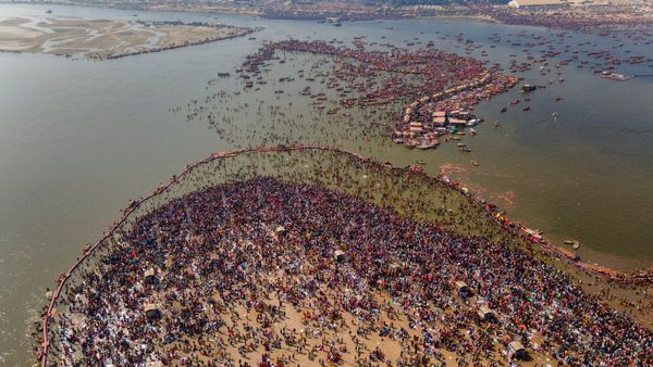 ‘দয়া করে আর আসবেন না’, মহাকুম্ভের জনসমুদ্র দেখে এমনই কাতর আর্জি স্থানীয়দের