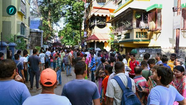 ফের টালিগঞ্জে ডামাডোল, বন্ধ হল শ্যুটিং, টেকনিশিয়ানদের কর্মবিরতির জেরে ঝিমিয়ে পড়ল টলিপাড়া!