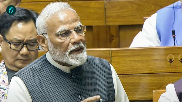 সংসদে জবাবী ভাষণে কেজরিওয়ালকে কড়া ভাষায় আক্রমণ প্রধানমন্ত্রীর, ঘুরিয়ে তুললেন ‘শীষমহল’ প্রসঙ্গ