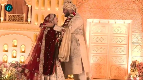 ঘরোয়া রীতি মেনে সুসম্পন্ন হল আদানি পুত্রের বিয়ে, অনন্য নিদর্শন তৈরি করে দিলেন গৌতম আদানি