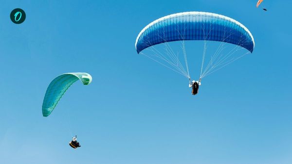 পরীক্ষা শুরুর বাকি মাত্র ১৫ মিনিট, পরীক্ষার্থী পরীক্ষাকেন্দ্রে পৌঁছালেন প্যারাগ্লাইড করে!