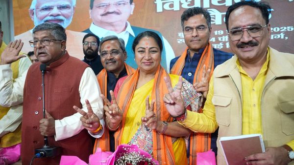 আর কিছুক্ষণ, তারপরই মন্ত্রিসভার শপথগ্রহণ, রেখা গুপ্তার সাথে শপথ নেবেন এই তিন নেতাও