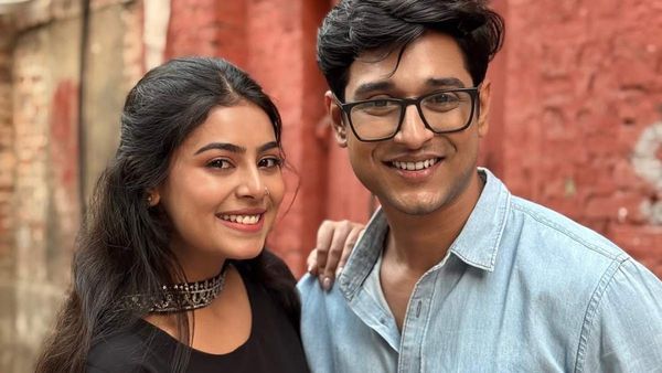 আবার ফিরছে বনি-কুণাল জুটি? অনুষ্কা ও রিয়াজের ভাইরাল ছবি ঘিরে জোরদার চর্চা