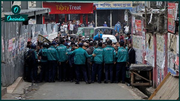 মধ্যরাতে চলছে গুলি, পড়ছে বোমা! কোন 'যুদ্ধে'র মহড়া? পাকিস্তান-আফগানিস্তানকেও হার মানাচ্ছে ইউনূসের নতুন বাংলাদেশ