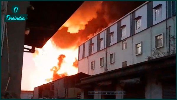 আড়াই ঘণ্টা ধরে দাউ দাউ করে জ্বলছে হাওড়ার প্লাস্টিকের কারখানা, আগুন নেভাতে হিমশিম অবস্থা