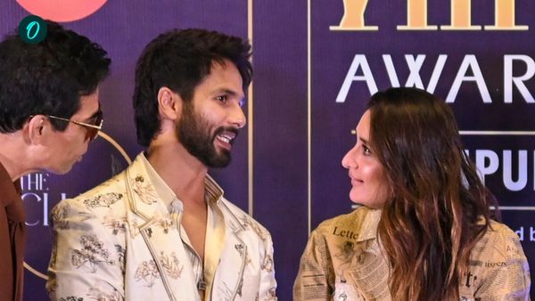 আইফা অ্যাওয়ার্ডস্‌-এ মিষ্টি আলিঙ্গনে ক্যামেরাবন্দি শাহিদ-করিনা, একই সঙ্গে অভিনেতা জানালেন তাঁর মনের কথা