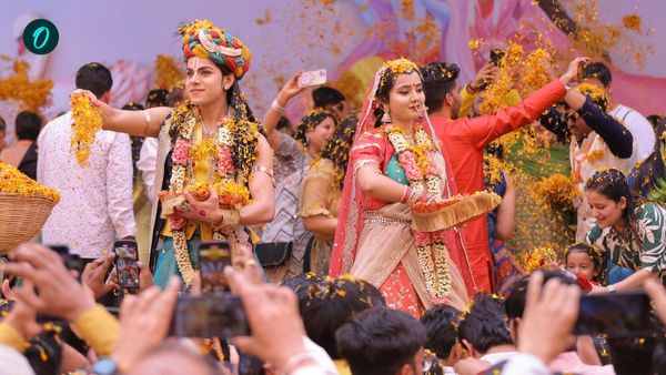 এবার হোলির আনন্দে মেতে উঠুন একটু অন্যভাবে, রঙের উৎসব কাটান বারাণসী, বৃন্দাবন বা পুষ্করে