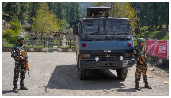 তিন বাঙালি সহ ২৬ হিন্দু পর্যটকদের কারা মারল? চিনে নিন সেই জঙ্গিদের! কাশ্মীর জুড়ে বিশেষ অপারেশন সেনার
