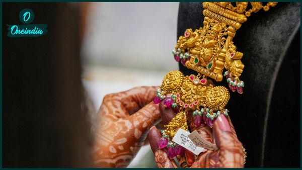 Akshaya Tritiya: রাশিচক্র অনুসারে অক্ষয় তৃতীয়ায় সোনার এই জিনিসগুলি কিনলেই জীবনে আসবে সুখ