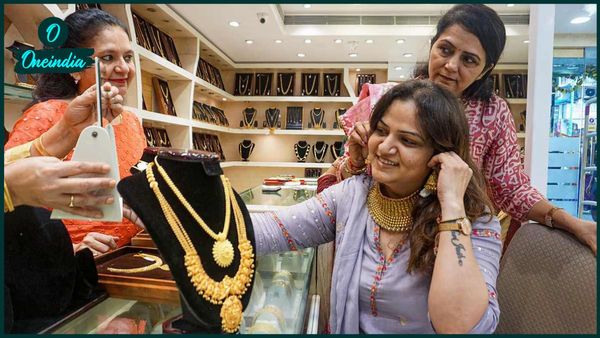 ৫৬ হাজার টাকার নীচে নামবে সোনার দাম? কেন ৪০ শতাংশ পতনের দিকে এই ধাতু