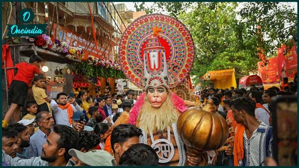 Hanuman Jayanti: কবে পড়েছে হনুমান জয়ন্তী, বাস্তুদোষ থেকে ভয় দূর করতে বজরংবলীর এই ছবি বাড়িতে আনুন