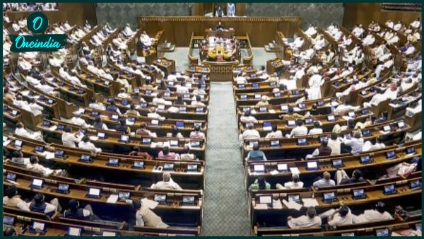 Waqf Amendment Bill: ওয়াকফ বিল পাস হতেই গভীর রাতে লোকসভায় বিরোধীদের হইচই, মণিপুর নিয়ে আলোচনা দাবি!