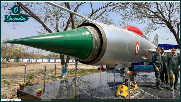 Indian Air Force: রাতেই পাকিস্তানের উপর প্রত্যাঘাত? গভীর রাতে মাঝ রাস্তায় নামল একের পর এক রাফাল, সুখোই