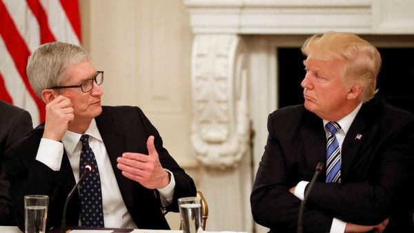 Donald Trump: ভারতে আইফোন বানালে... অ্যাপলকে শুল্ক হুমকি ট্রাম্পের