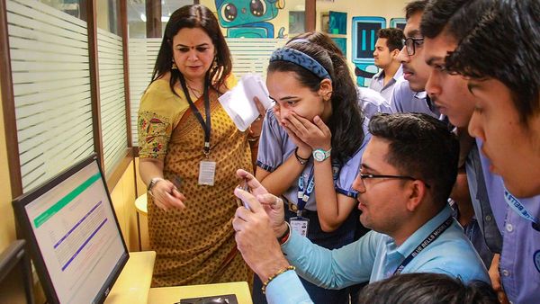 CBSE Class 12 Result: প্রকাশিত সিবিএসই দ্বাদশ শ্রেণির ফলাফল, এগিয়ে মেয়েরা