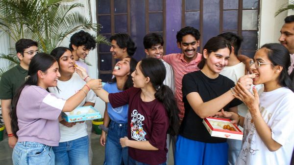 CBSE Class 10 Result: প্রকাশিত সিবিএসই দশম শ্রেণির ফলাফল, পাসের হার ৯৩.৬৬%