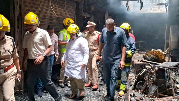 Hyderabad: চারমিনারের কাছে গুলজার হাউসে ভয়াবহ অগ্নিকাণ্ডে ১৭ জনের মৃত্যু, বাড়তে পারে হতাহতের সংখ্যা