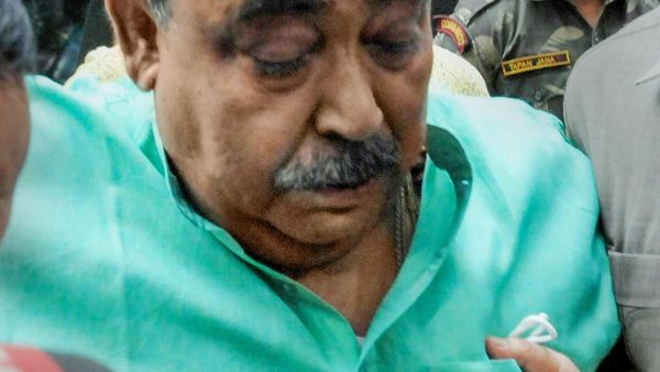 পুলিশকে অশ্রাব্য ভাষায় হুমকি-গালাগালির অভিযোগ! 'বীরভূমের বাঘ' অনুব্রত ফাঁসলেন নতুন মামলায়