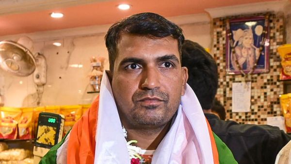 রিষড়ার বাড়িতে ফিরলেন বিএসএফ জওয়ান পূর্ণম, স্বাগত জানালেন পরিবার সহ এলাকাবাসী