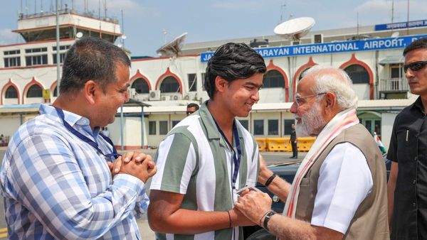 পাটনায় বৈভবের সঙ্গে সাক্ষাৎ প্রধানমন্ত্রী মোদীর, ভরালেন প্রশংসায়