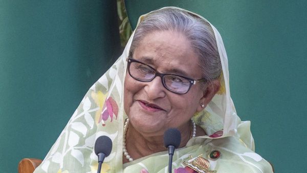জঙ্গিদের ভরসায় নেতা হওয়া ইউনূস বাংলাদেশকে বেচে দিচ্ছেন, চরম আক্রমণে হাসিনা