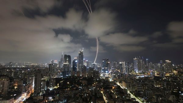 Iran-Israel: তেহরান ফাঁকা করার ডাক ট্রাম্পের, মধ্যপ্রাচ্যের আরব দেশগুলির কাছে শর্তসাপেক্ষে সন্ধি করানোর আবেদন ইরানের