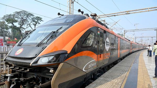 Tatkal Rail Ticket Booking: তৎকাল টিকিট বুকিংয়ে বিরাট বদল রেলের, আধার লিঙ্ক হতে চলেছে বাধ্যতামূলক