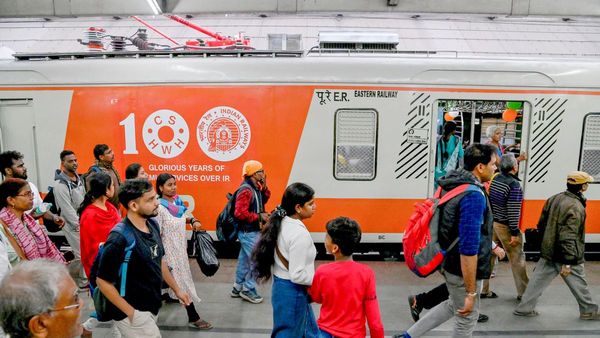 Indian Railways: পয়লা জুলাই থেকেই ভাড়া বাড়ছে দূরপাল্লার ট্রেনের, কোন দূরত্বে পকেটে কতটা পড়বে টান? জানুন হিসাব