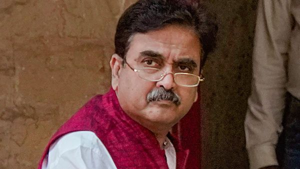 Abhijit Gangopadhyay: বিজেপি সাংসদ অভিজিৎ গঙ্গোপাধ্যায় সঙ্কটজনক, নিয়ে যাওয়ার পরিকল্পনা দিল্লি এইমসে