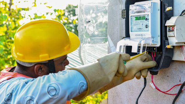 Smart Meter: আপাতত বাড়ি বাড়ি বসছে না স্মার্ট মিটার, ইনস্টলেশন বন্ধের বিজ্ঞপ্তি রাজ্য সরকারের