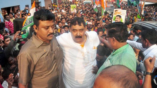 Anubrata Mondal: 'বেড রেস্ট' শেষে পুলিশের মুখোমুখি হলেন অনুব্রত মণ্ডল, বাজেয়াপ্ত হল ফোন