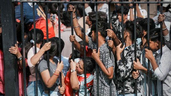 IPL Bengaluru: হর্ষ বদলে গেল বিষাদে, বেঙ্গালুরুতে আরসিবির বিজয় উৎসবে পদপিষ্ট হয়ে মৃত ১১, আহত অন্তত ৪৭