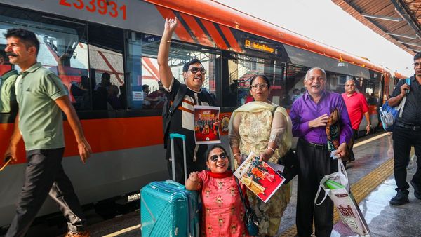 Confirmed Rail Ticket: ট্রেন ছাড়ার ২৪ ঘণ্টা আগে নিশ্চিত আসন সহ প্রকাশিত হবে চূড়ান্ত যাত্রী তালিকা, নয়া উদ্যোগ রেলের