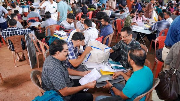 Kaliganj Result Update: কালীগঞ্জে এগিয়ে শুরু তৃণমূলের, বিজেপি, বাম-কং কি পারবে অসাধ্যসাধন করতে?