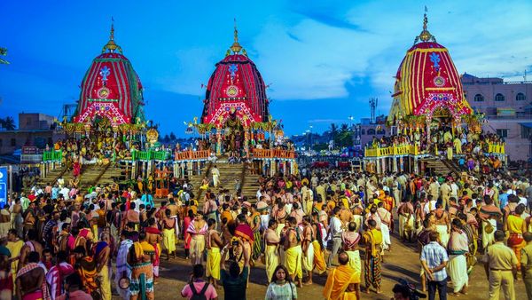 Rath Yatra: মাসির বাড়ি যাওয়া থেকে রসগোল্লা দিবস পালন, রথযাত্রায় জগন্নাথদেব ভাইবোনকে নিয়ে কী কী করেন?