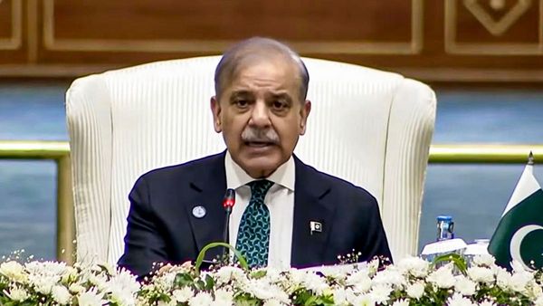 India-Pakistan: ভারতের সঙ্গে আলোচনায় বসতে চেয়ে ট্রাম্পকে 'তেল' দিলেন শরিফ, পত্রপাঠ নাকচ থারুরের