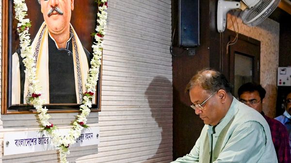 Bangladesh: নোট থেকে ছবি সরানোর পর শেখ মুজিবের মুক্তিযোদ্ধা উপাধিও বাতিল করল ইউনূস সরকার