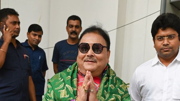 Madan Mitra: কসবা কাণ্ডে বেফাঁস মদন মিত্রকে শোকজ তৃণমূলের, তিনদিনে জবাব তলব