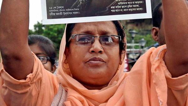 Bangladesh: রবি ঠাকুরের কাছারিবাড়িতে ভাঙচুর, লজ্জা-শরম বিসর্জন ইউনূসের বাংলাদেশের