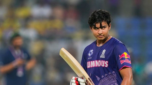 Vaibhav Suryavanshi: ৯ ছক্কায় সাজানো ইনিংস, অনূর্ধ্ব ১৯ ক্রিকেটে নয়া রেকর্ড গড়লেন ১৪ বছরের বৈভব সূর্যবংশী