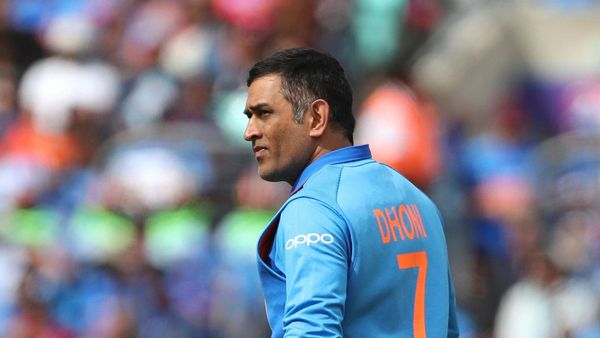 কেরিয়ারের মাঝপথ পেরিয়ে আর কোনওদিন উইকেটকিপিং অনুশীলন করেননি ধোনি, অজানা গল্প শোনালেন প্রাক্তন কোচ