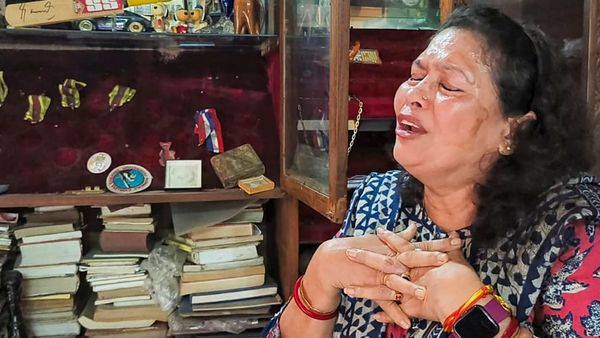 পুলিশের বড় সাফল্য! বুলা চৌধুরীর বাড়িতে চুরি যাওয়া ২৯৫ পদক উদ্ধার, গ্রেফতার ১ অভিযুক্ত