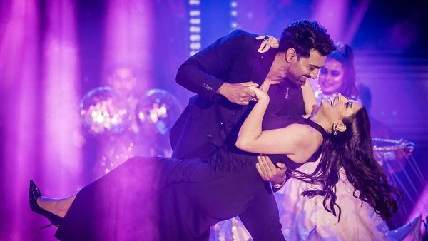 ধূমকেতুর অগ্রিম বুকিংয়ের নতুন রেকর্ড, 'দেশু'-কে সিলভার স্ক্রিনে দেখতে তর সইছে না ভক্তদের